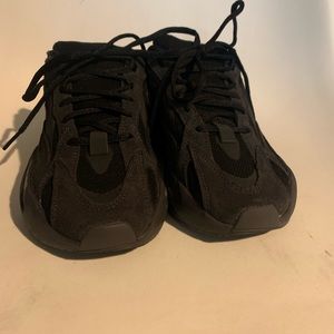 adidas YEEZY Boost 700 V2 "Vanta" sneakers size US 5.5 AUTHENTIC price firm